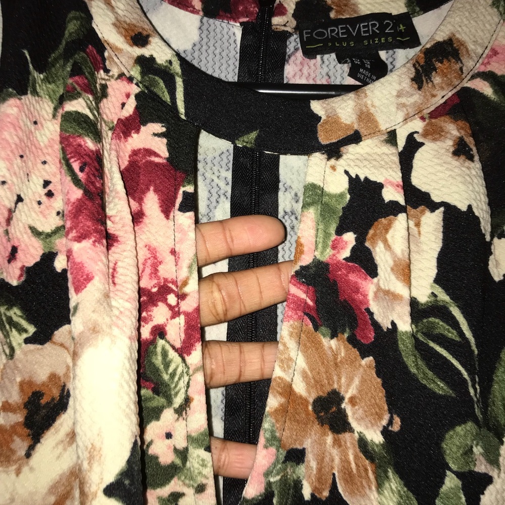 Romper - Picture 2 of 3